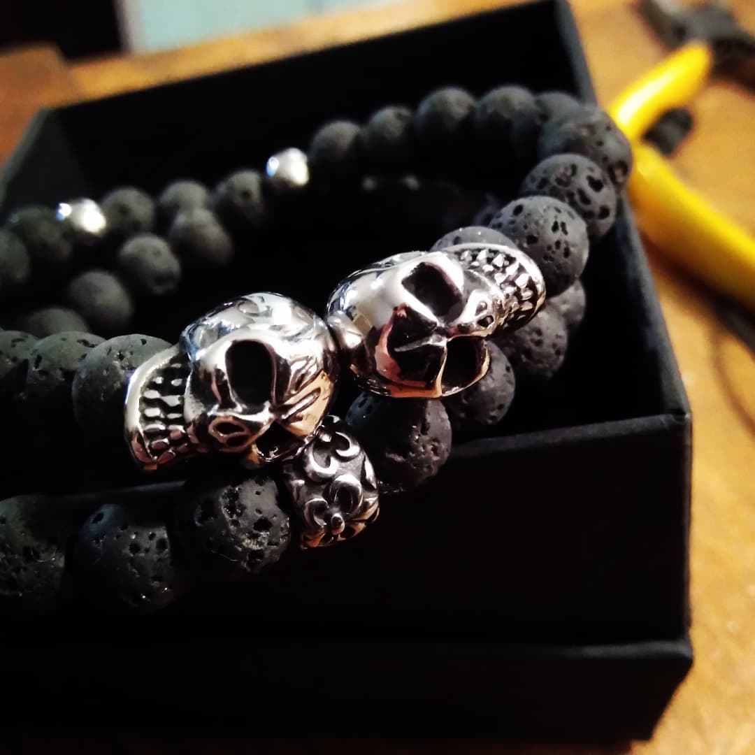To her husband 🎁
.
.
.
#skulls #bracelets #lavastone #love